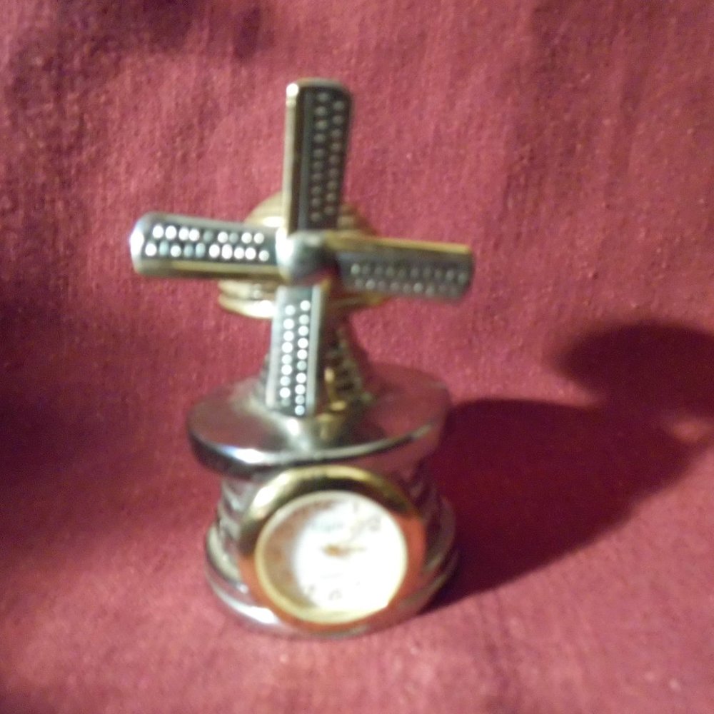 Elgin Quartz Mini Windmill Clock, All Metal Case 2.5" Tall